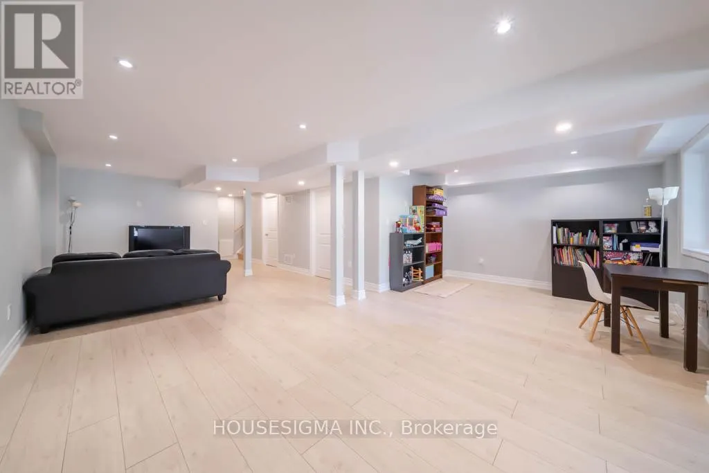 40 BROWNSTONE CIRCLE