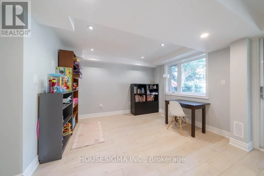 40 BROWNSTONE CIRCLE