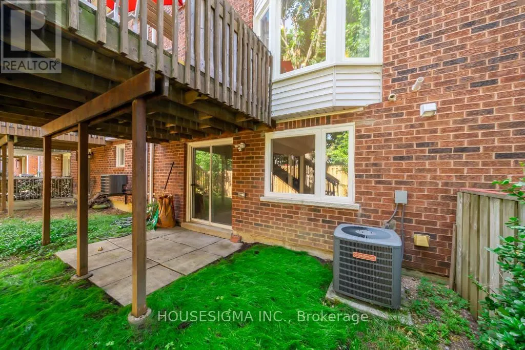 40 BROWNSTONE CIRCLE