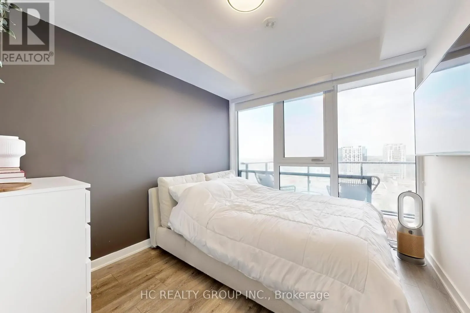 1111 - 105 ONEIDA CRESCENT