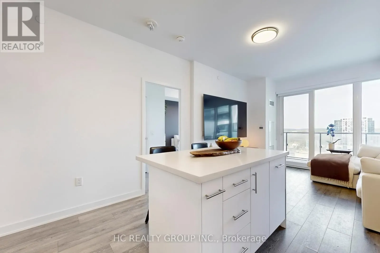 1111 - 105 ONEIDA CRESCENT