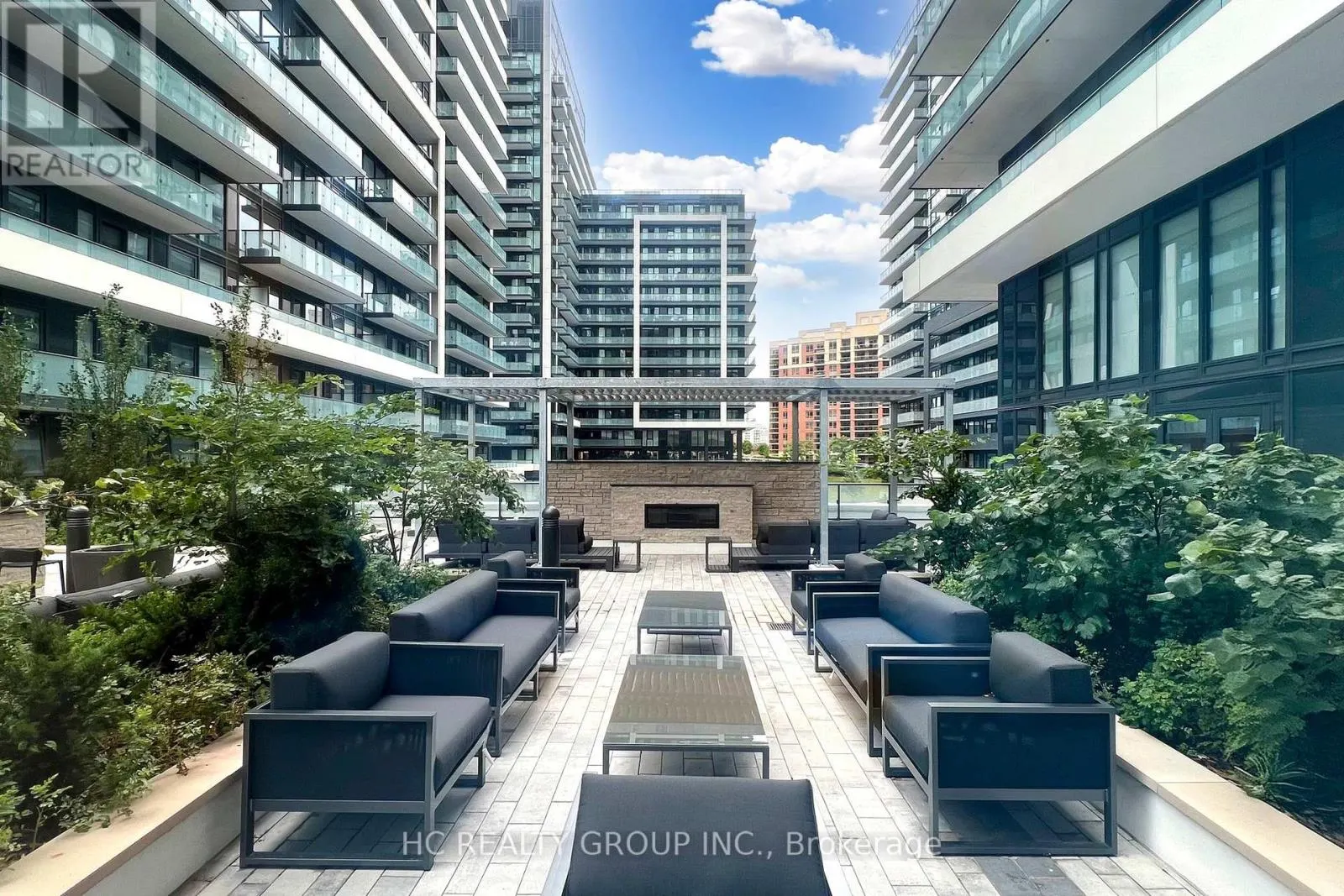 1111 - 105 ONEIDA CRESCENT