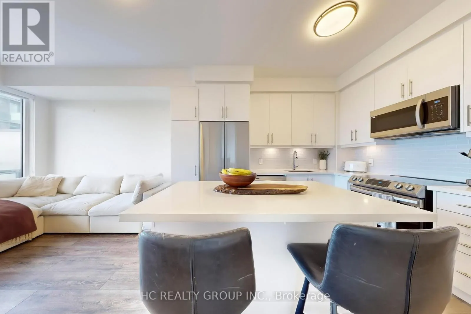 1111 - 105 ONEIDA CRESCENT