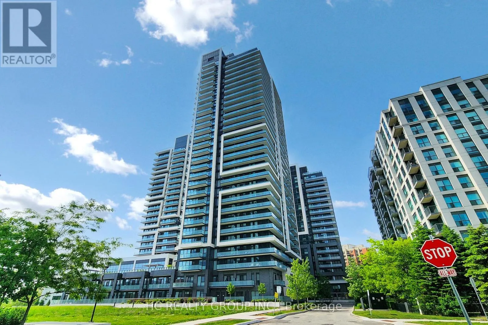 1111 - 105 ONEIDA CRESCENT