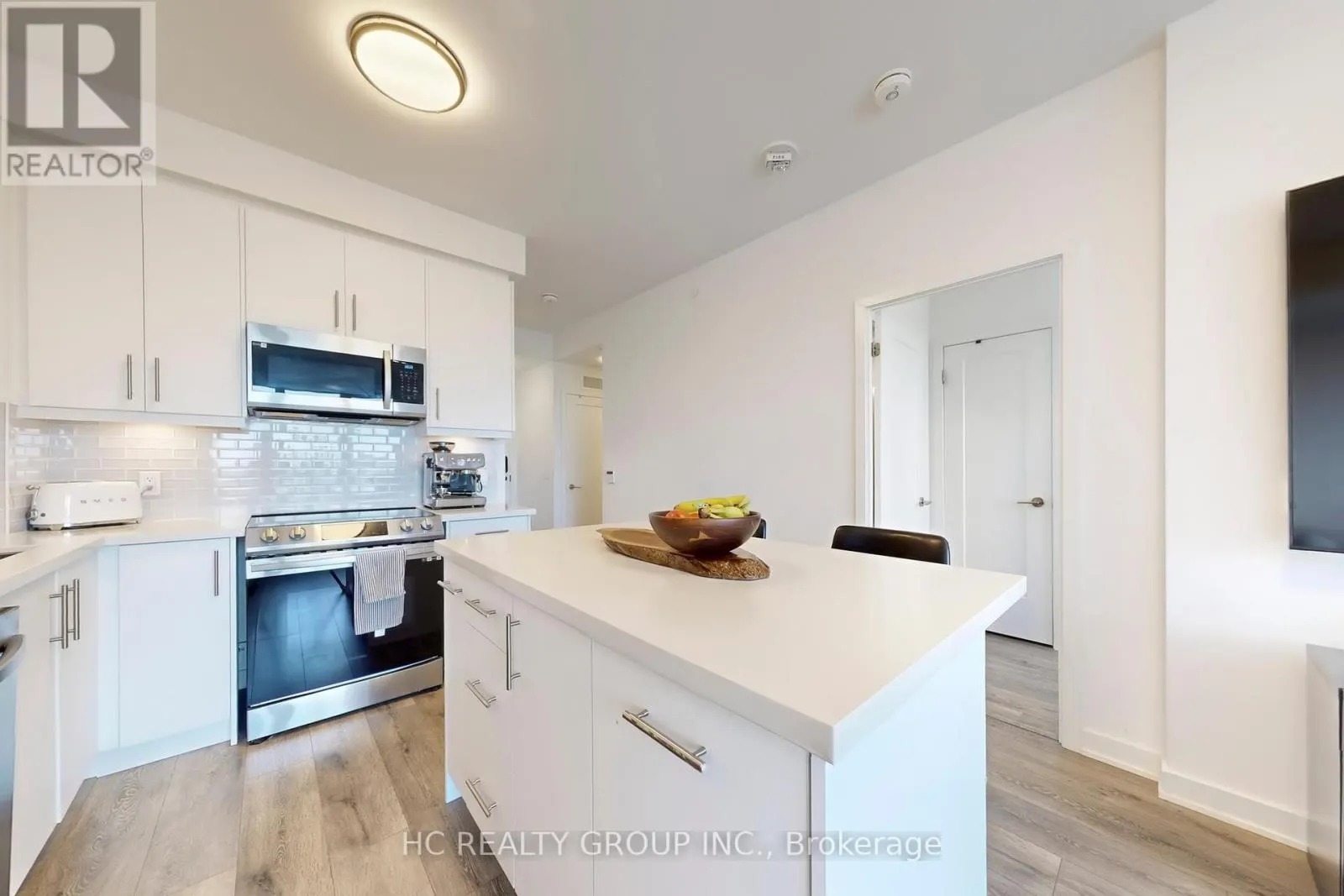 1111 - 105 ONEIDA CRESCENT