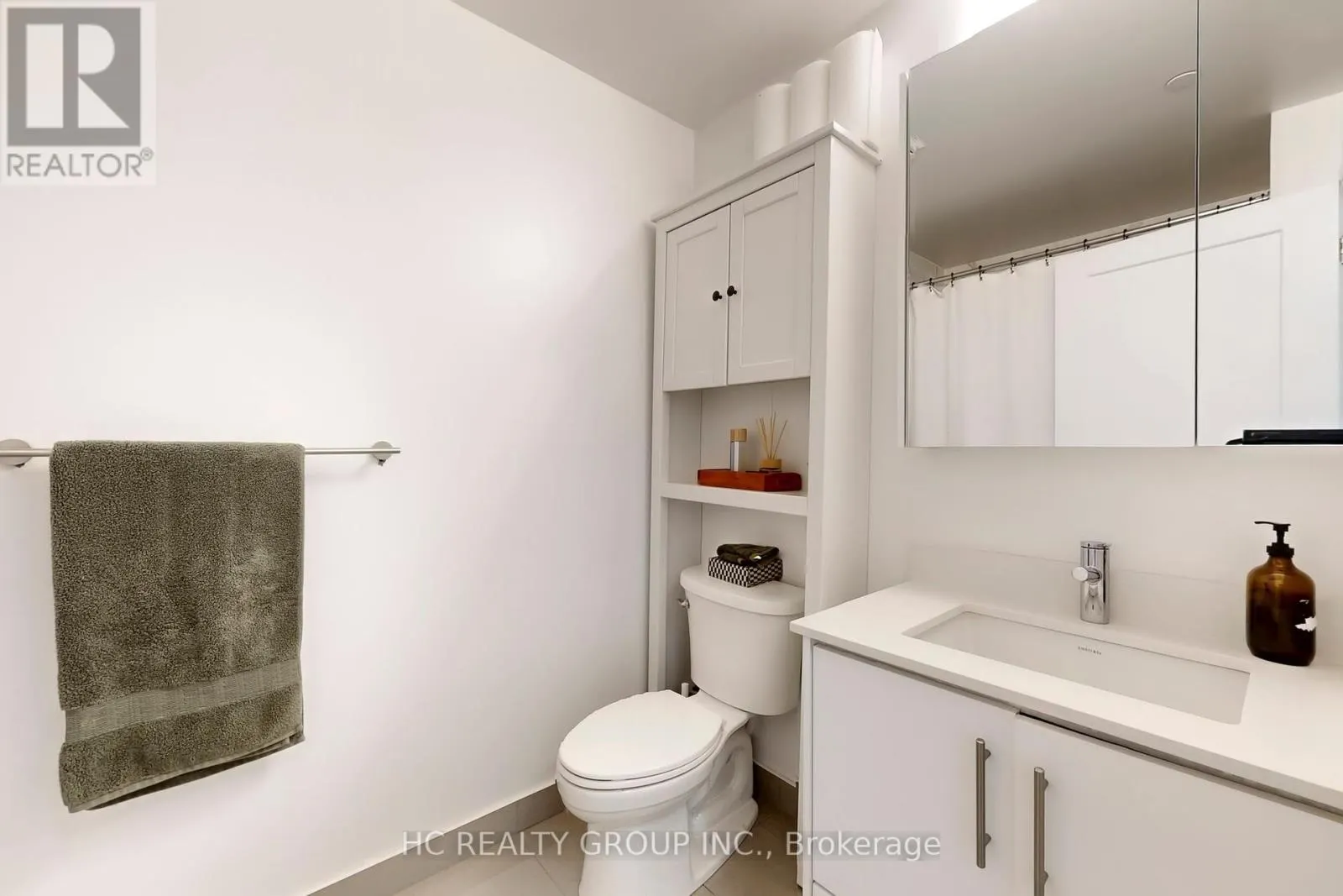 1111 - 105 ONEIDA CRESCENT