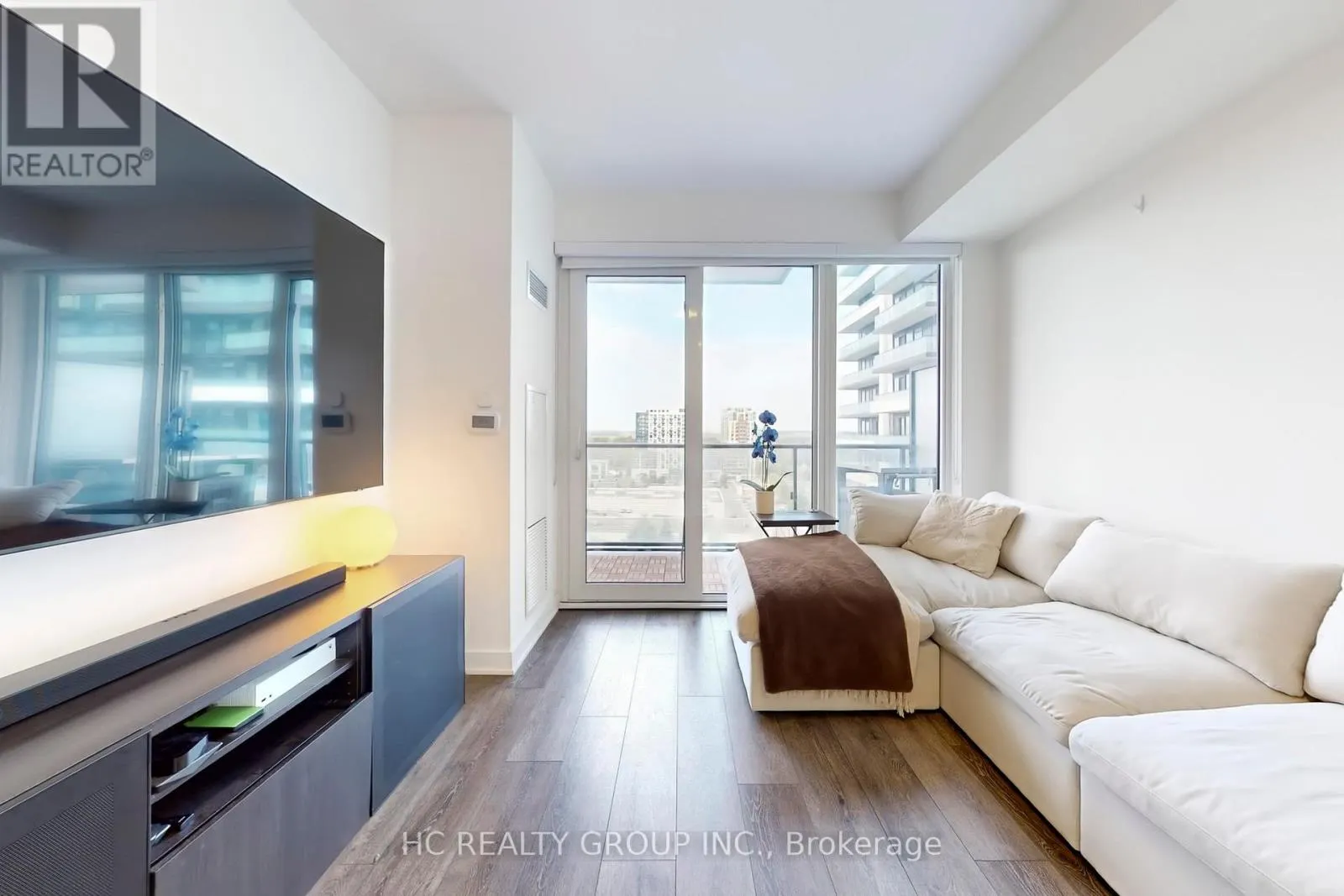 1111 - 105 ONEIDA CRESCENT