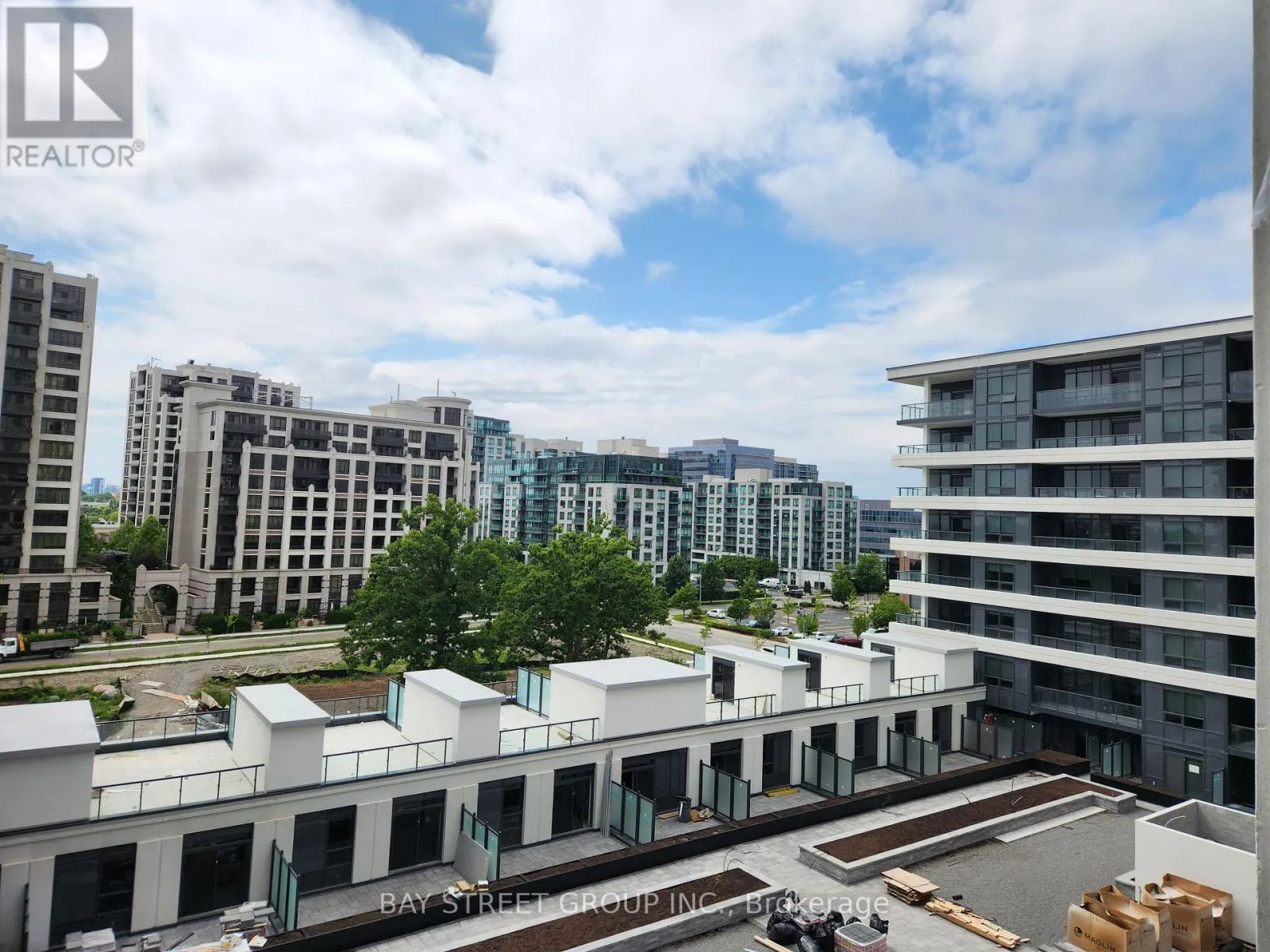 802 - 8 CEDARLAND DRIVE