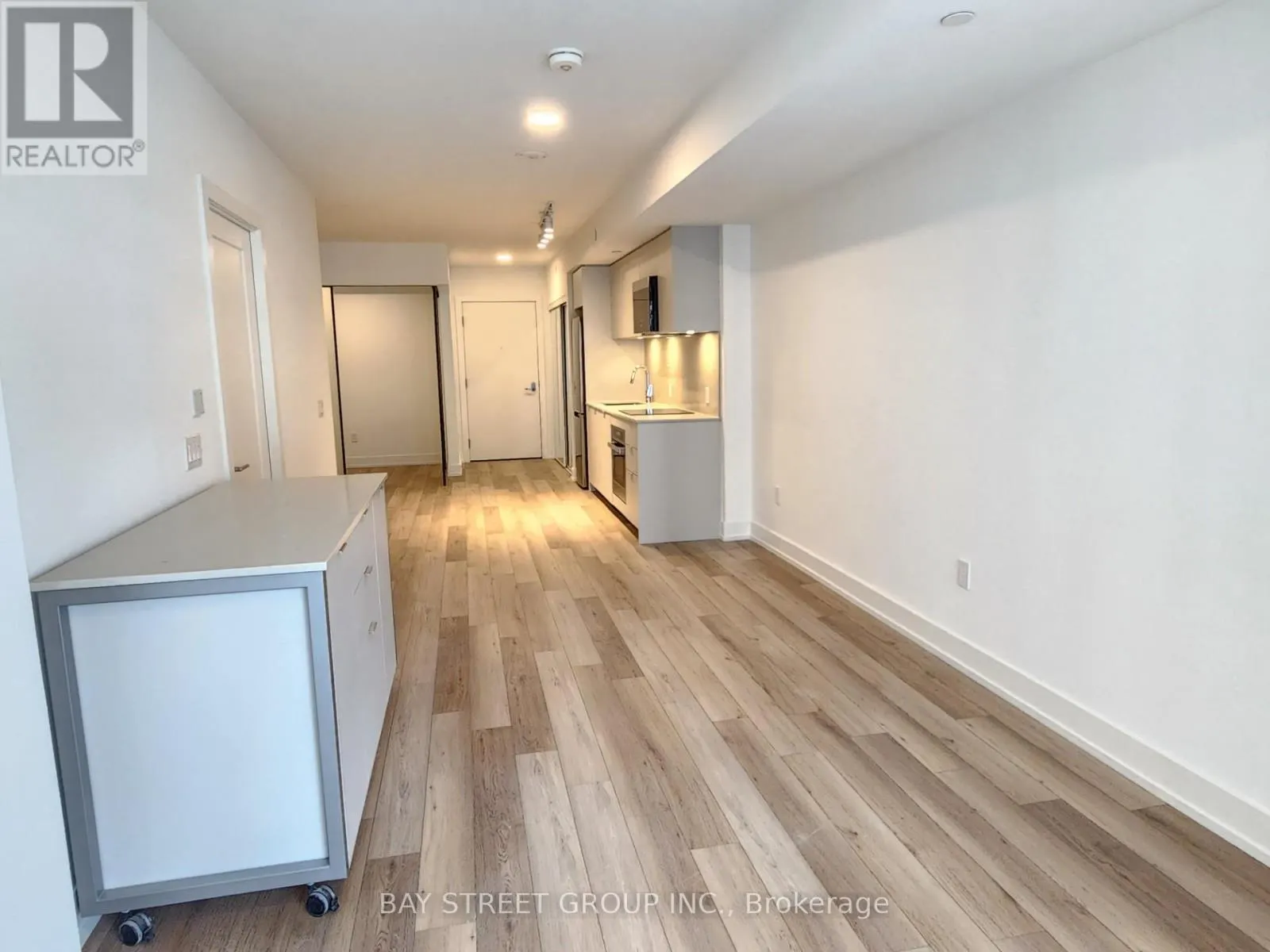802 - 8 CEDARLAND DRIVE