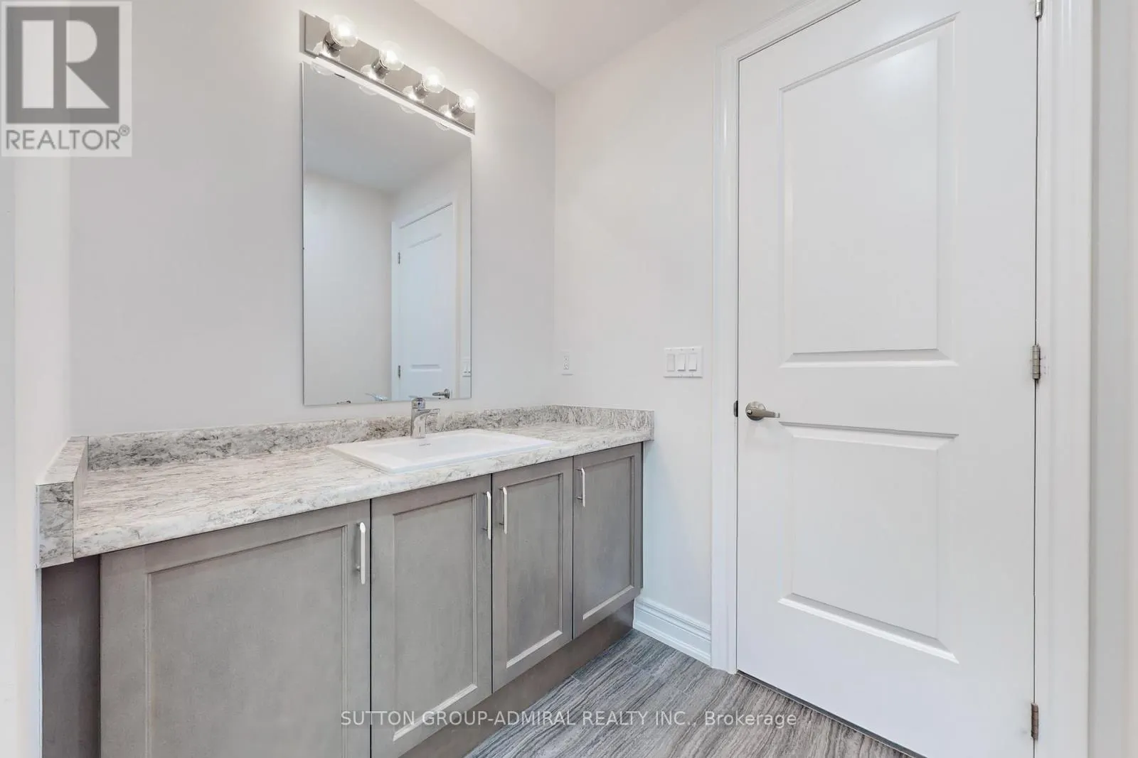 99 KINGKNOLL CRESCENT