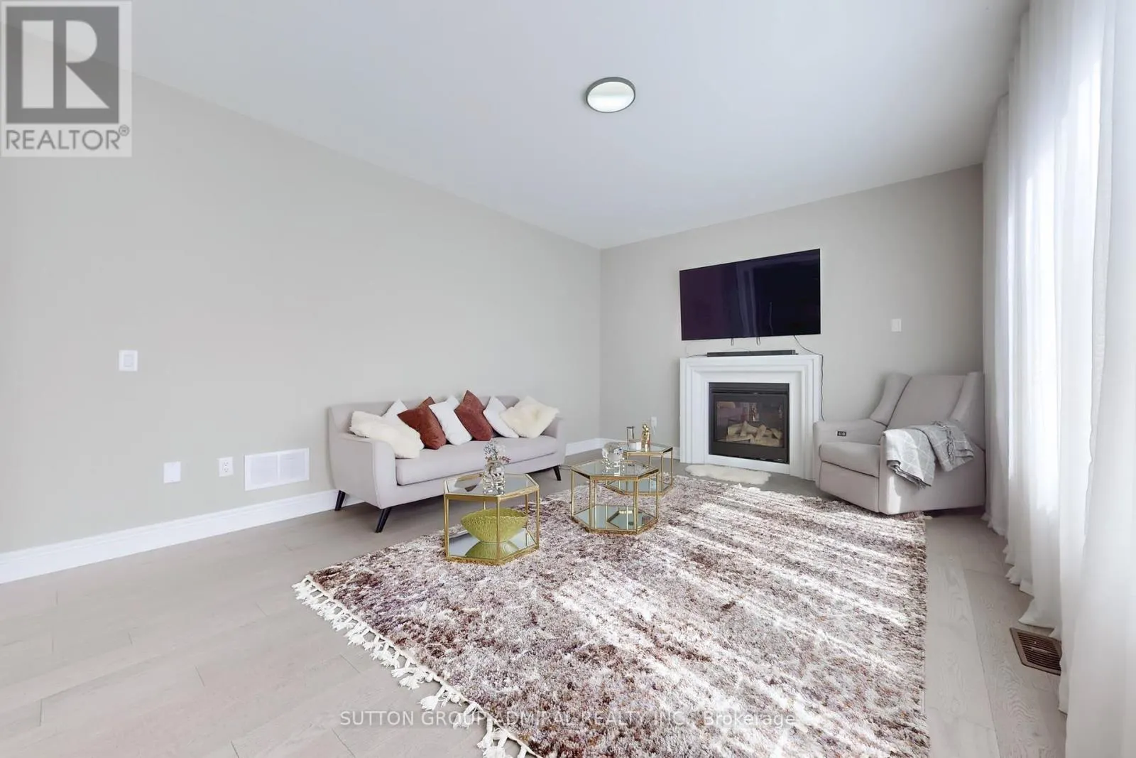 99 KINGKNOLL CRESCENT