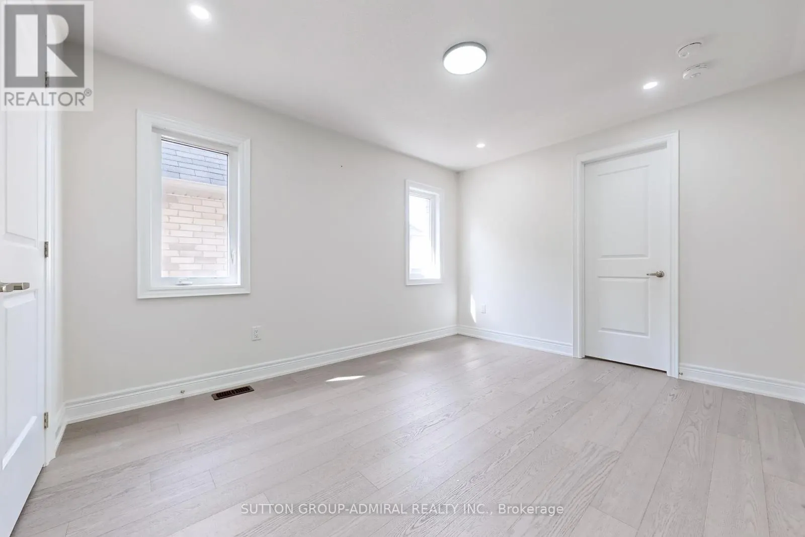 99 KINGKNOLL CRESCENT