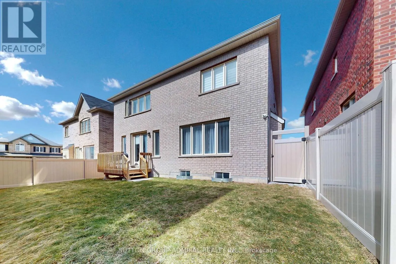 99 KINGKNOLL CRESCENT