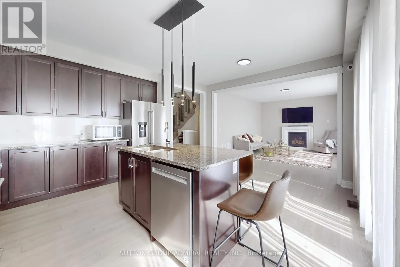 99 KINGKNOLL CRESCENT