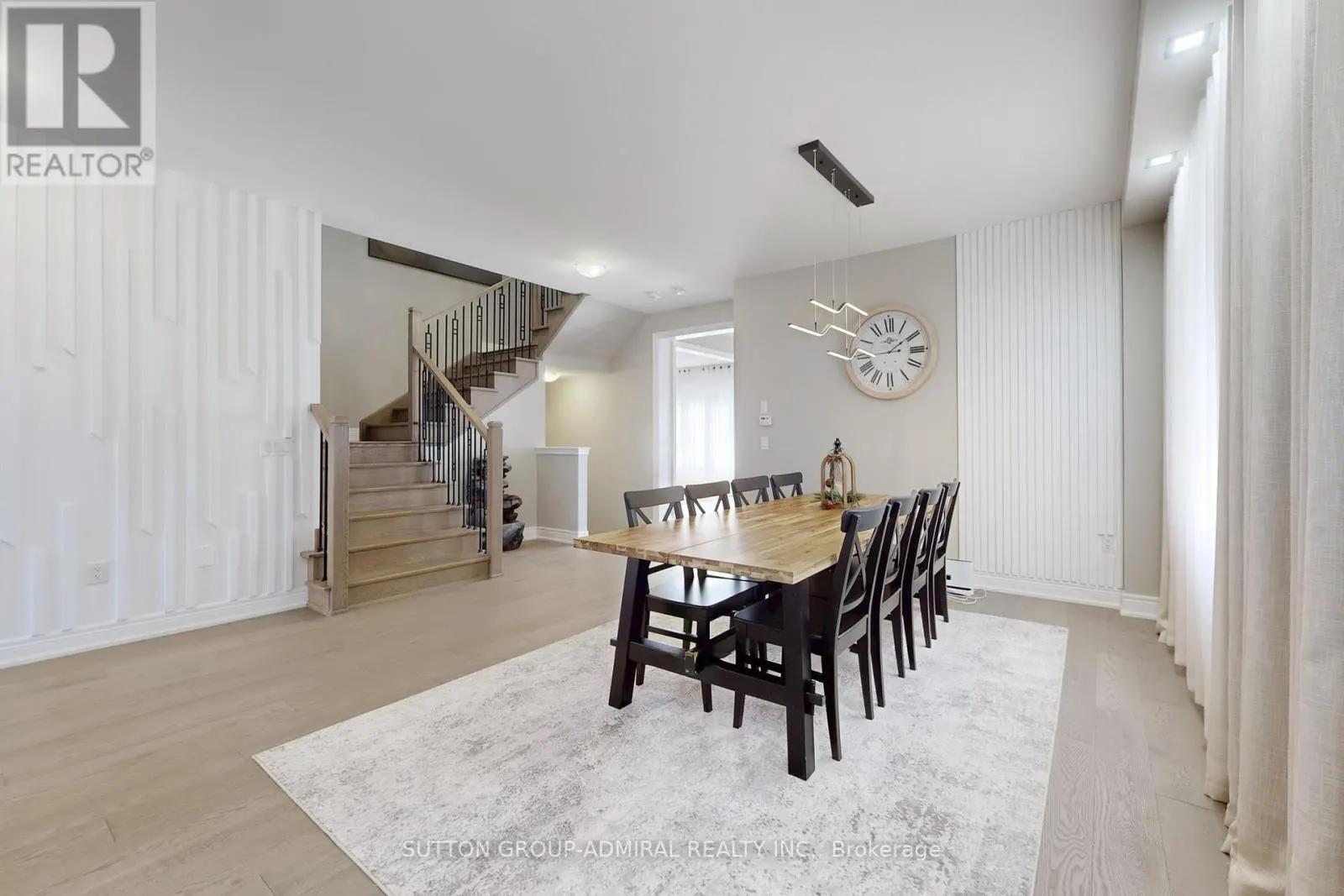 99 KINGKNOLL CRESCENT