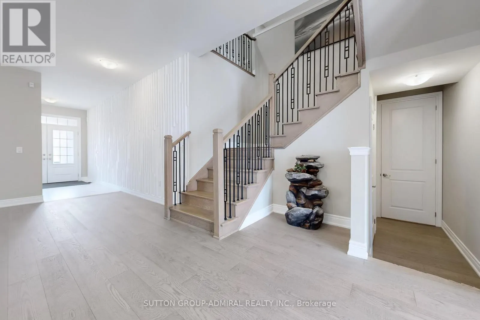 99 KINGKNOLL CRESCENT