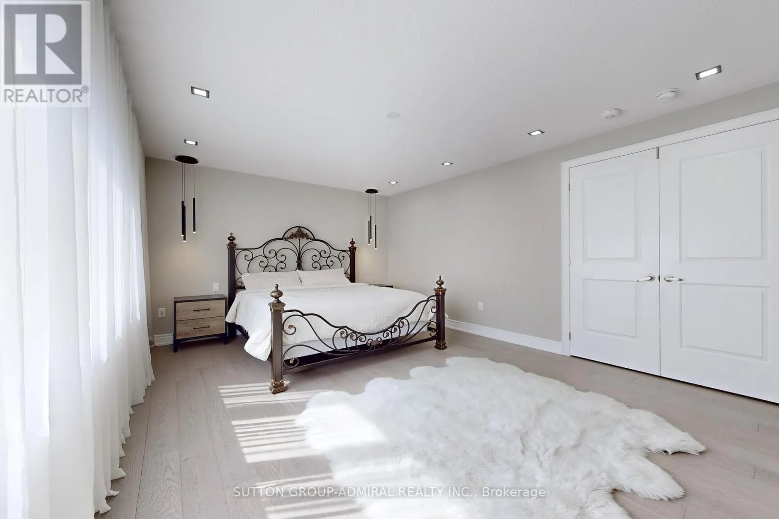 99 KINGKNOLL CRESCENT