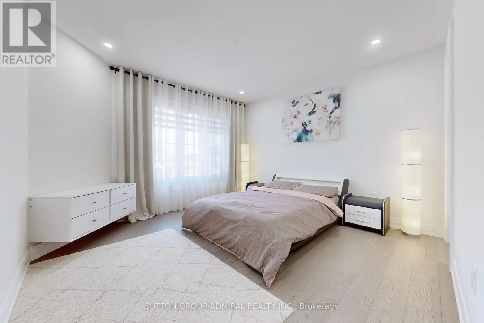 99 KINGKNOLL CRESCENT