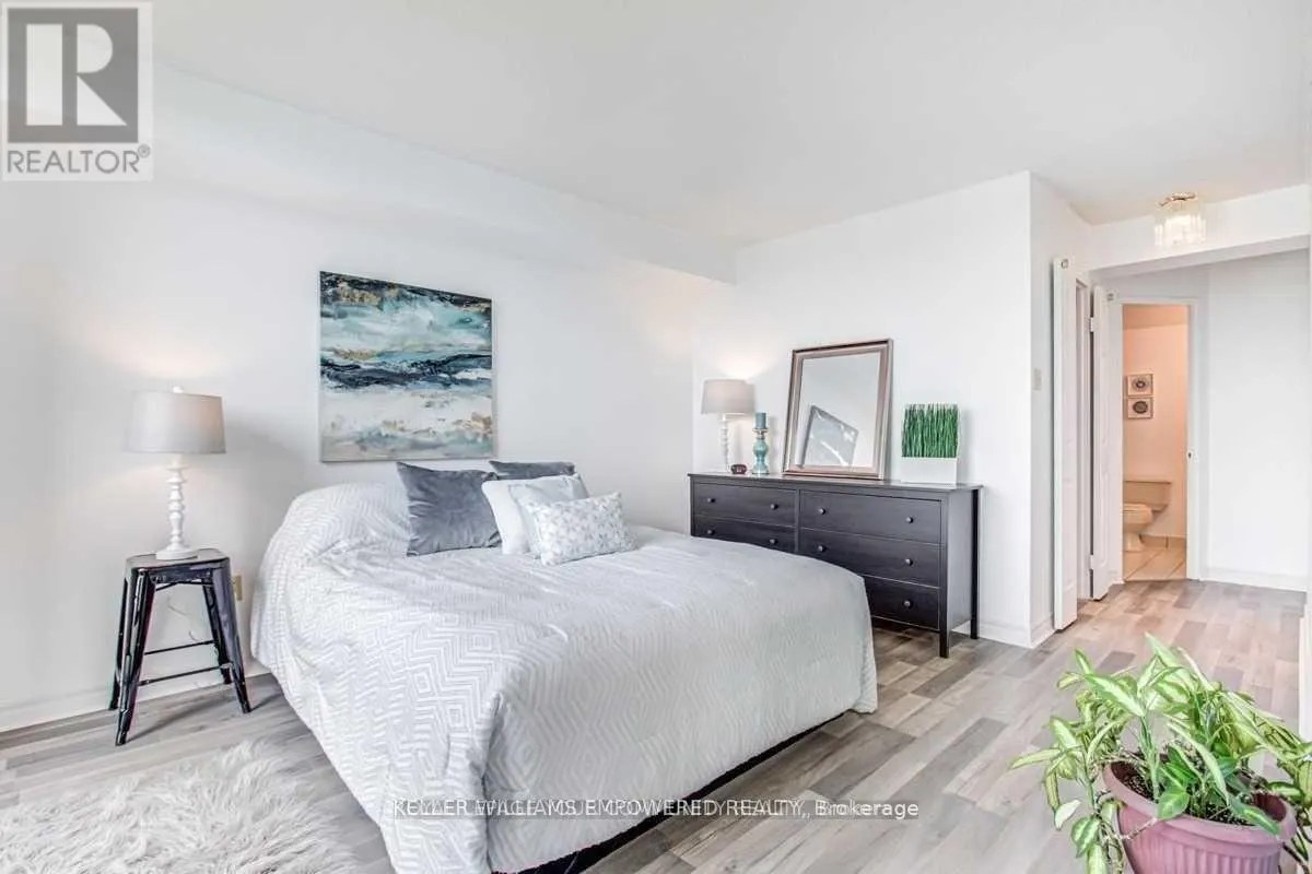 707 - 20 HARDING BOULEVARD W