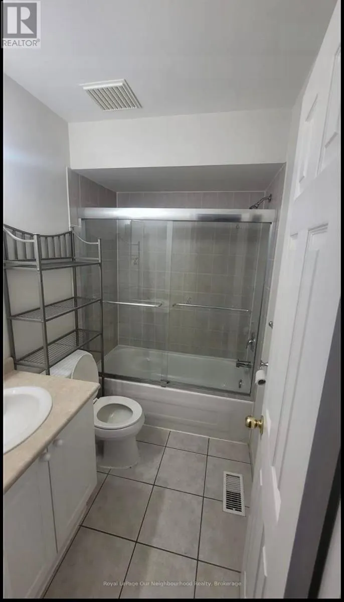 UNIT B - 81 WELLINGTON STREET E