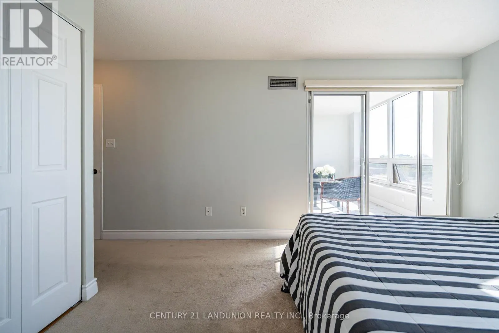 619 - 326 MAJOR MACKENZIE DRIVE E