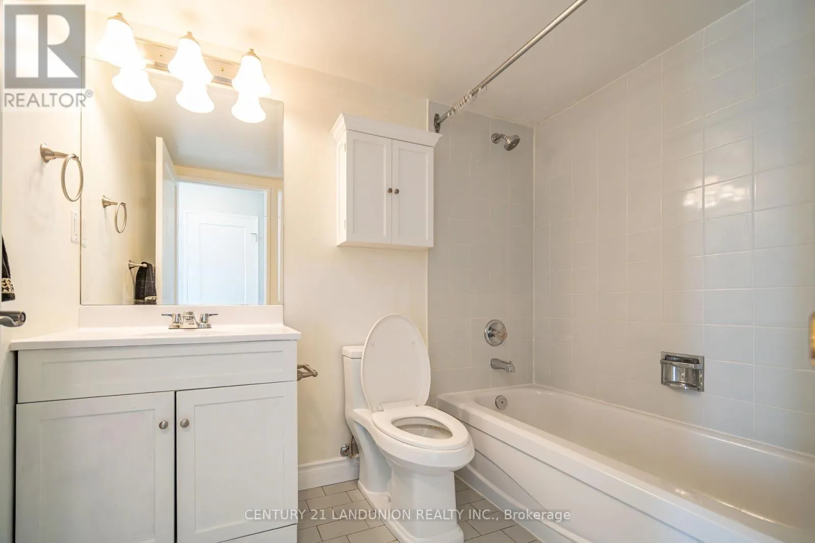619 - 326 MAJOR MACKENZIE DRIVE E