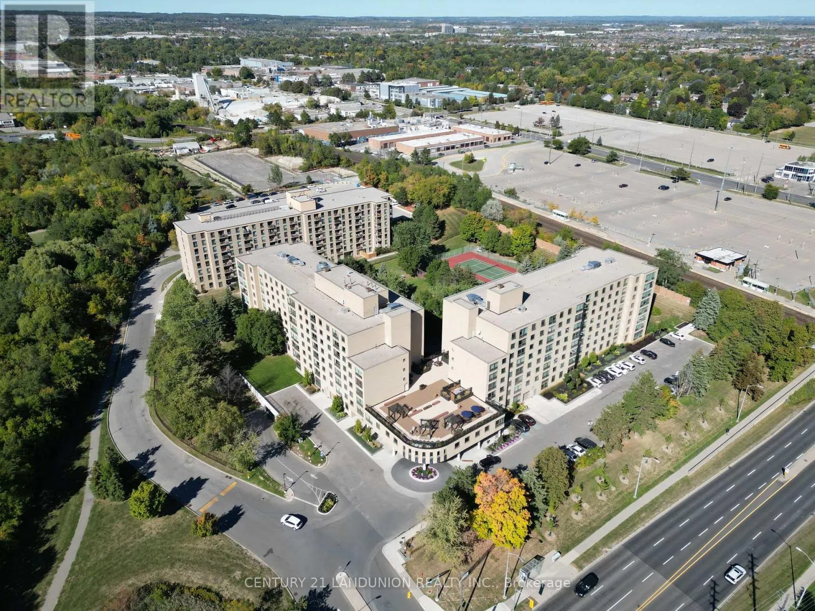 619 - 326 MAJOR MACKENZIE DRIVE E