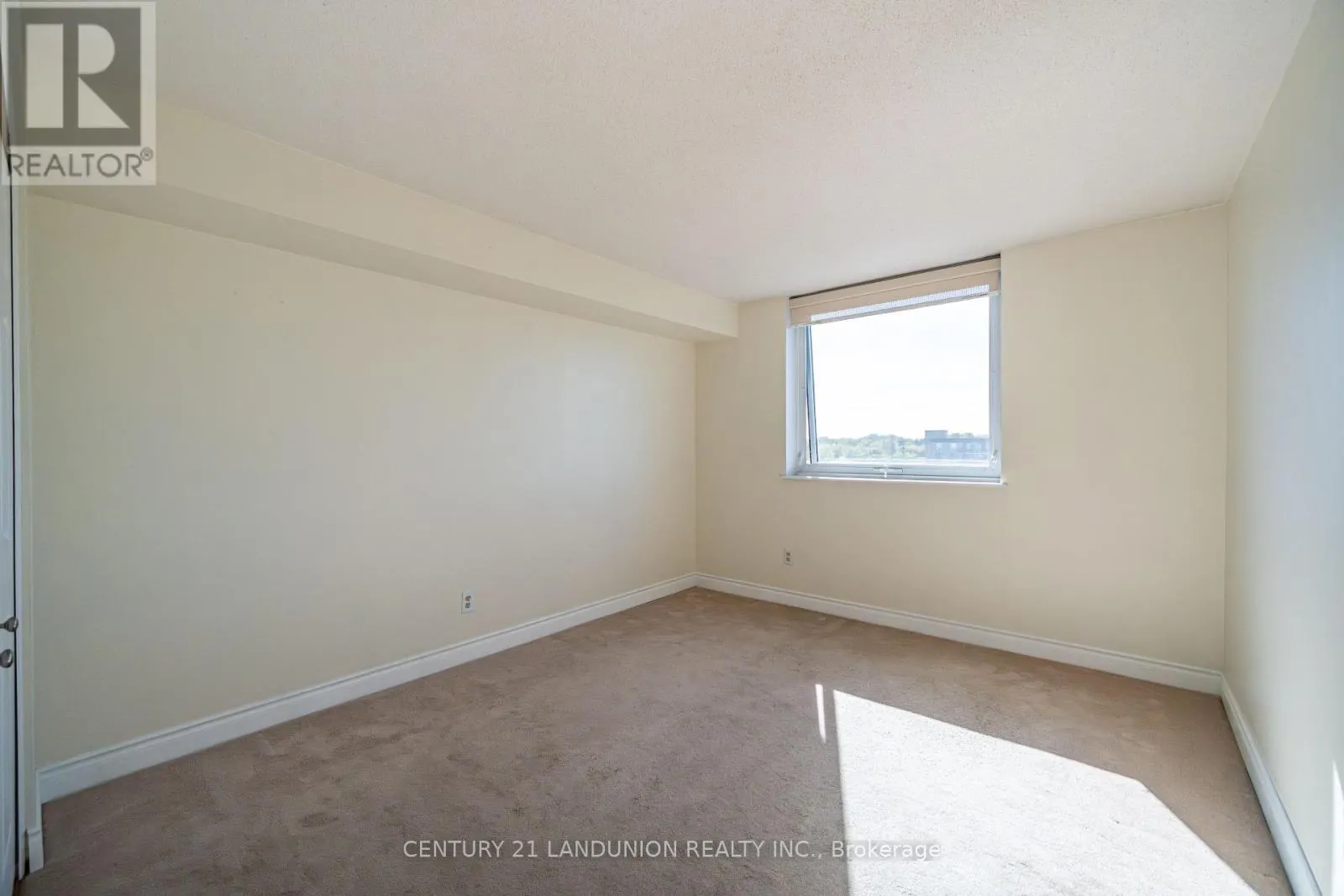 619 - 326 MAJOR MACKENZIE DRIVE E