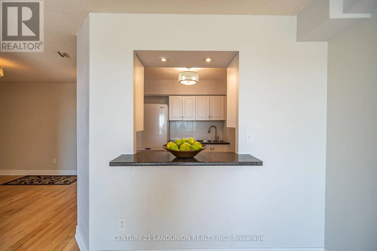 619 - 326 MAJOR MACKENZIE DRIVE E