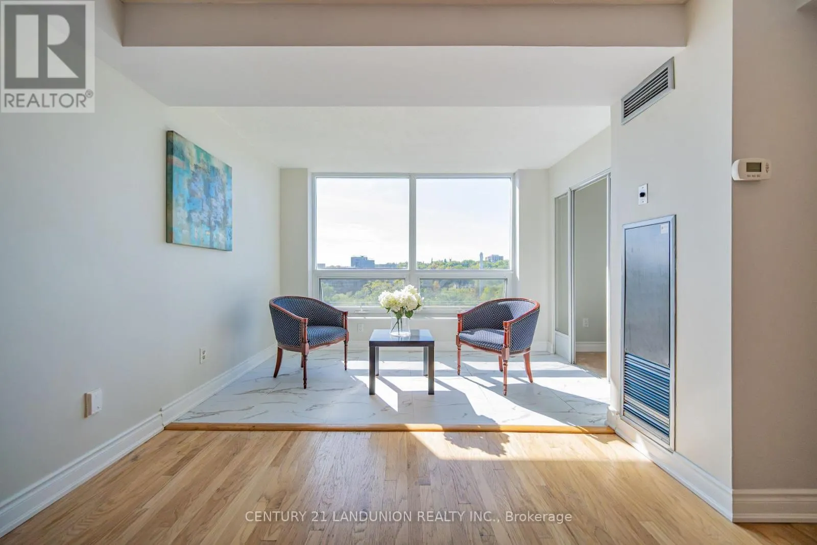 619 - 326 MAJOR MACKENZIE DRIVE E