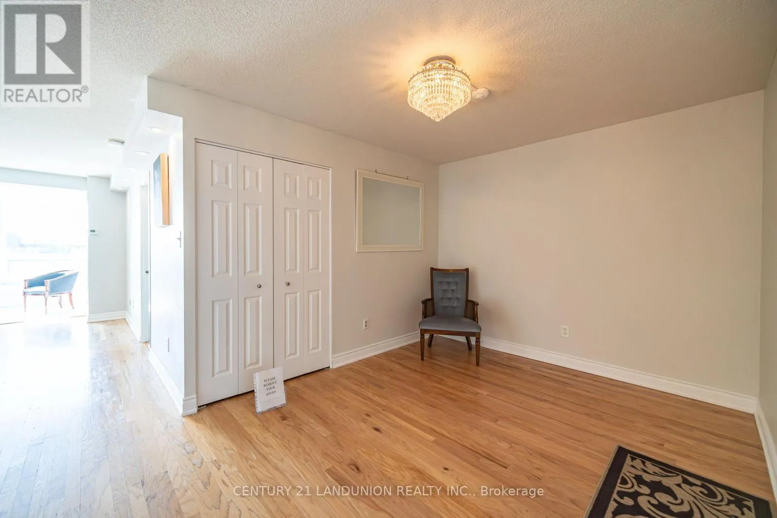 619 - 326 MAJOR MACKENZIE DRIVE E