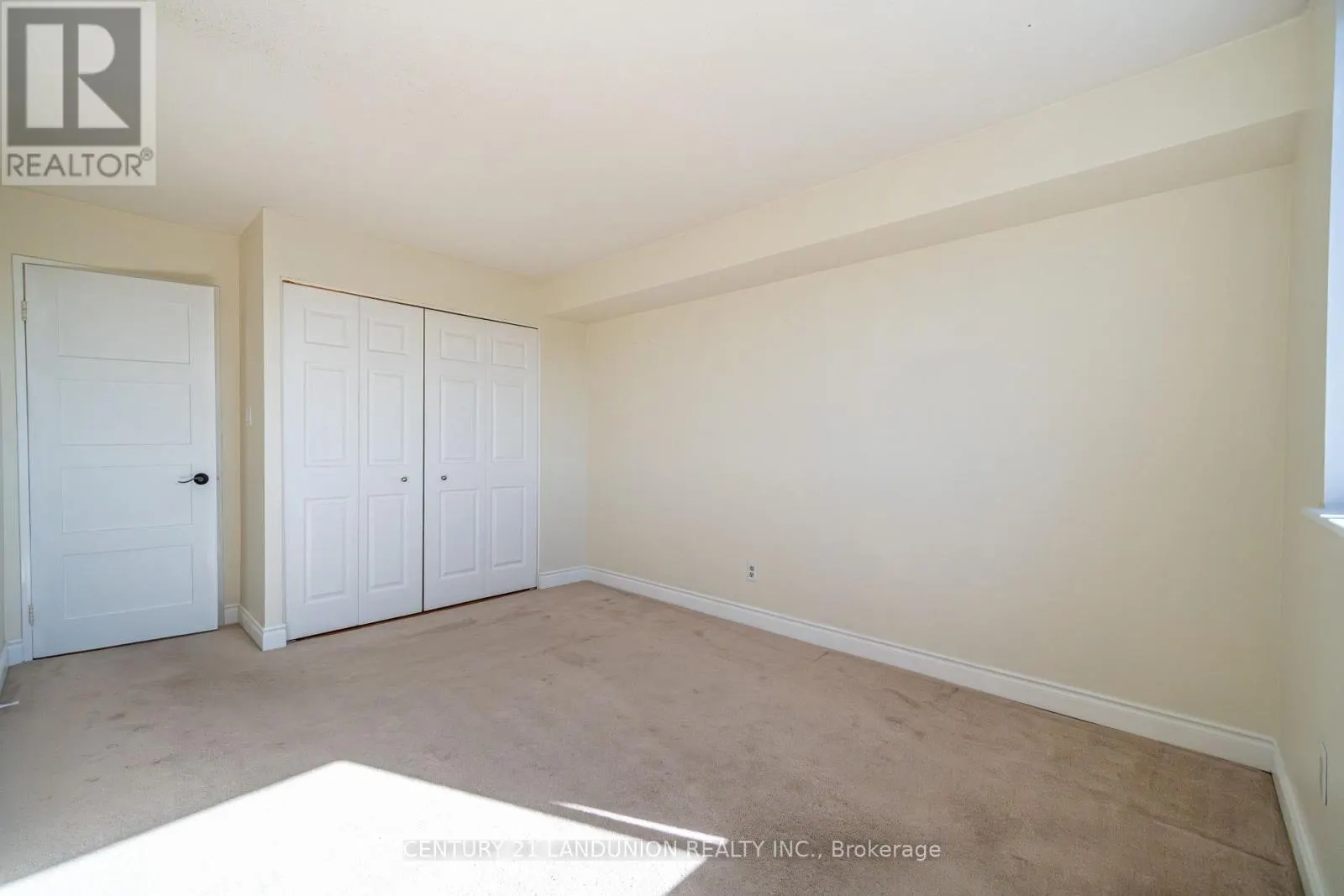 619 - 326 MAJOR MACKENZIE DRIVE E