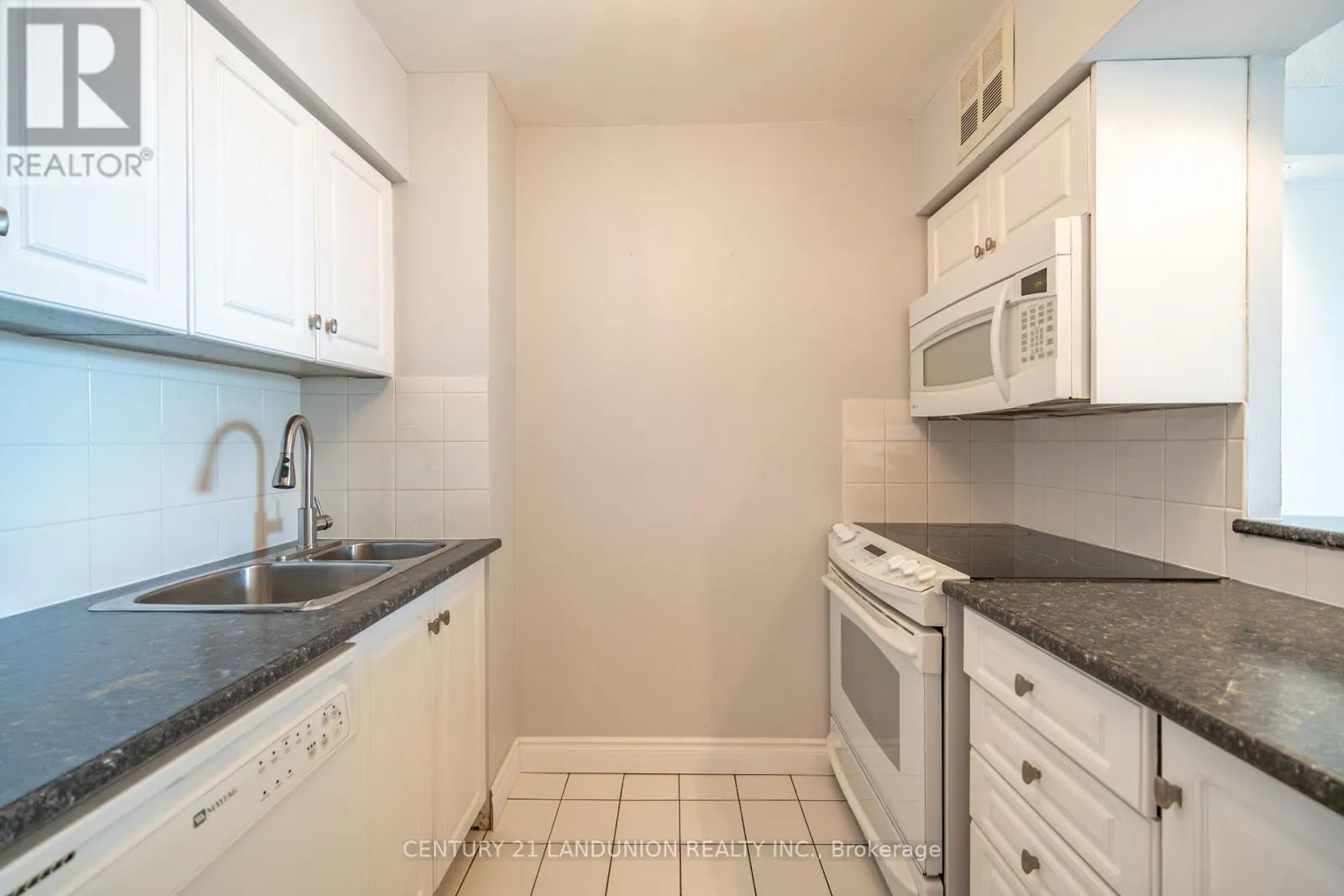 619 - 326 MAJOR MACKENZIE DRIVE E