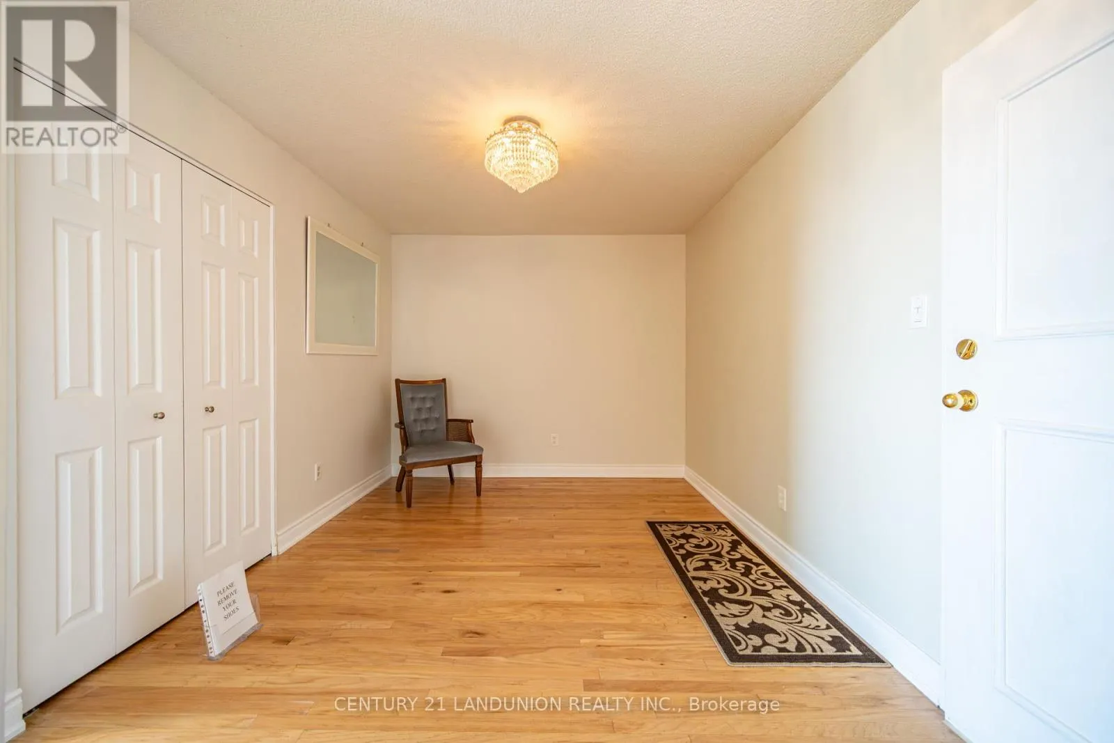 619 - 326 MAJOR MACKENZIE DRIVE E