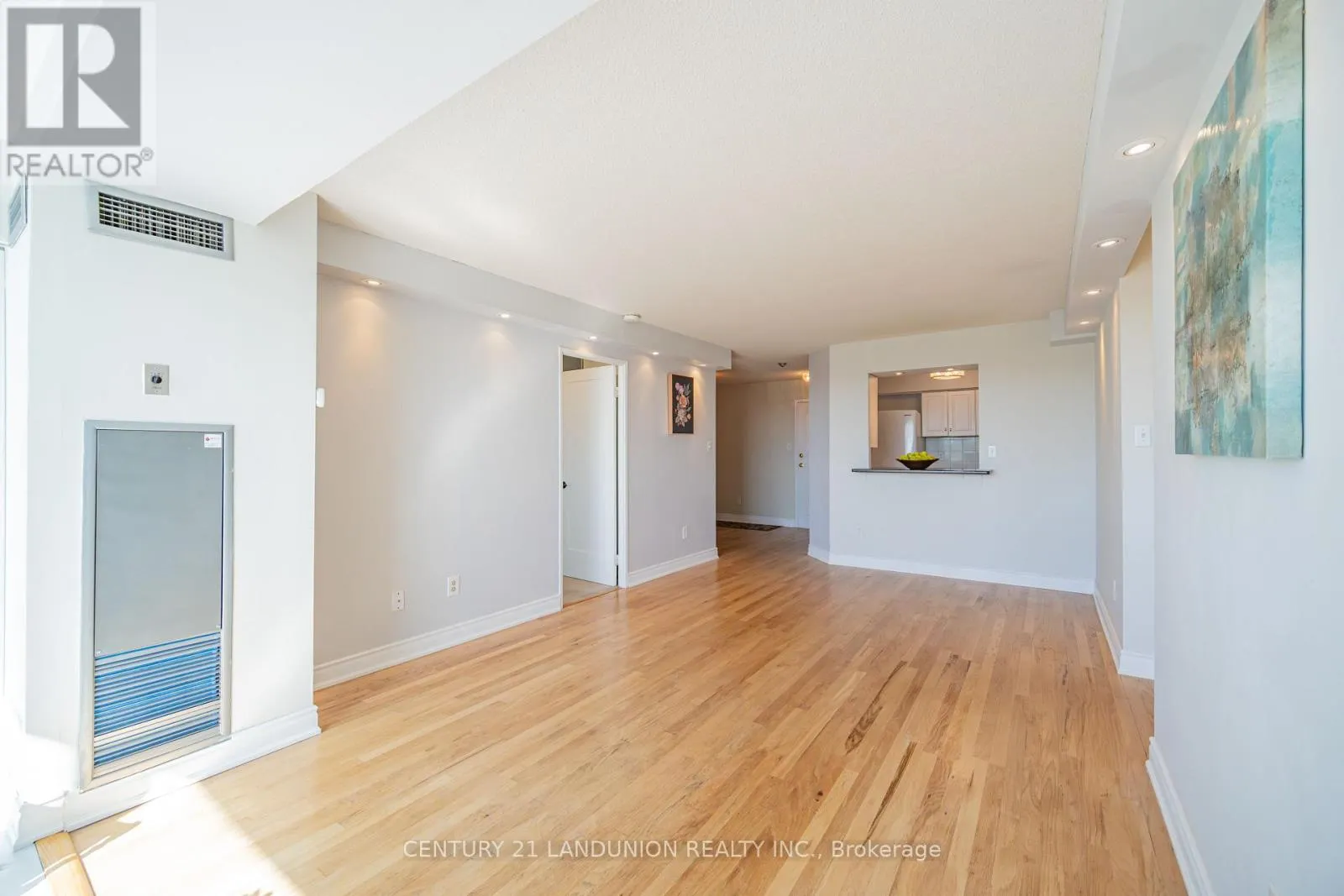 619 - 326 MAJOR MACKENZIE DRIVE E