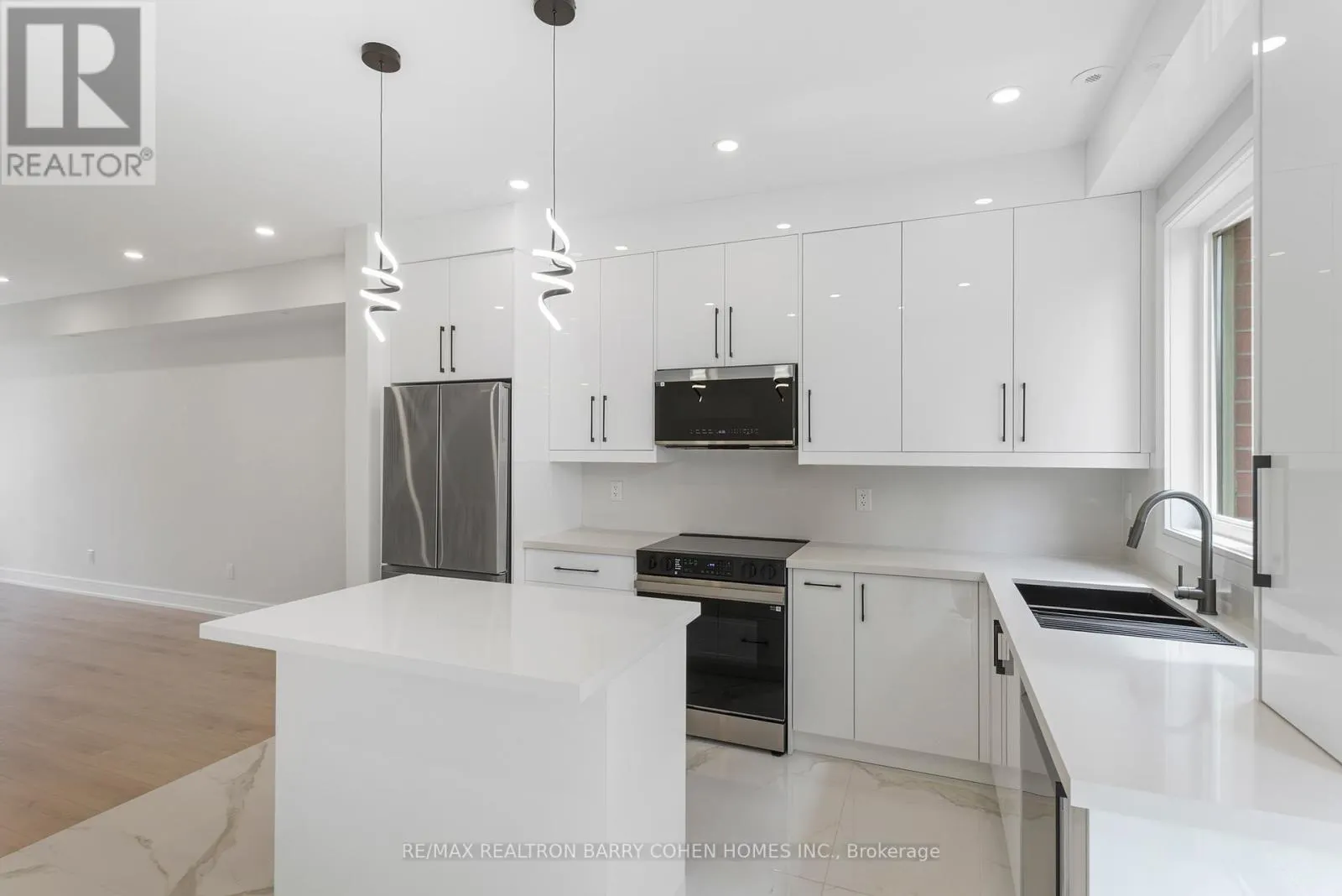 21 GALLERIA PARKWAY