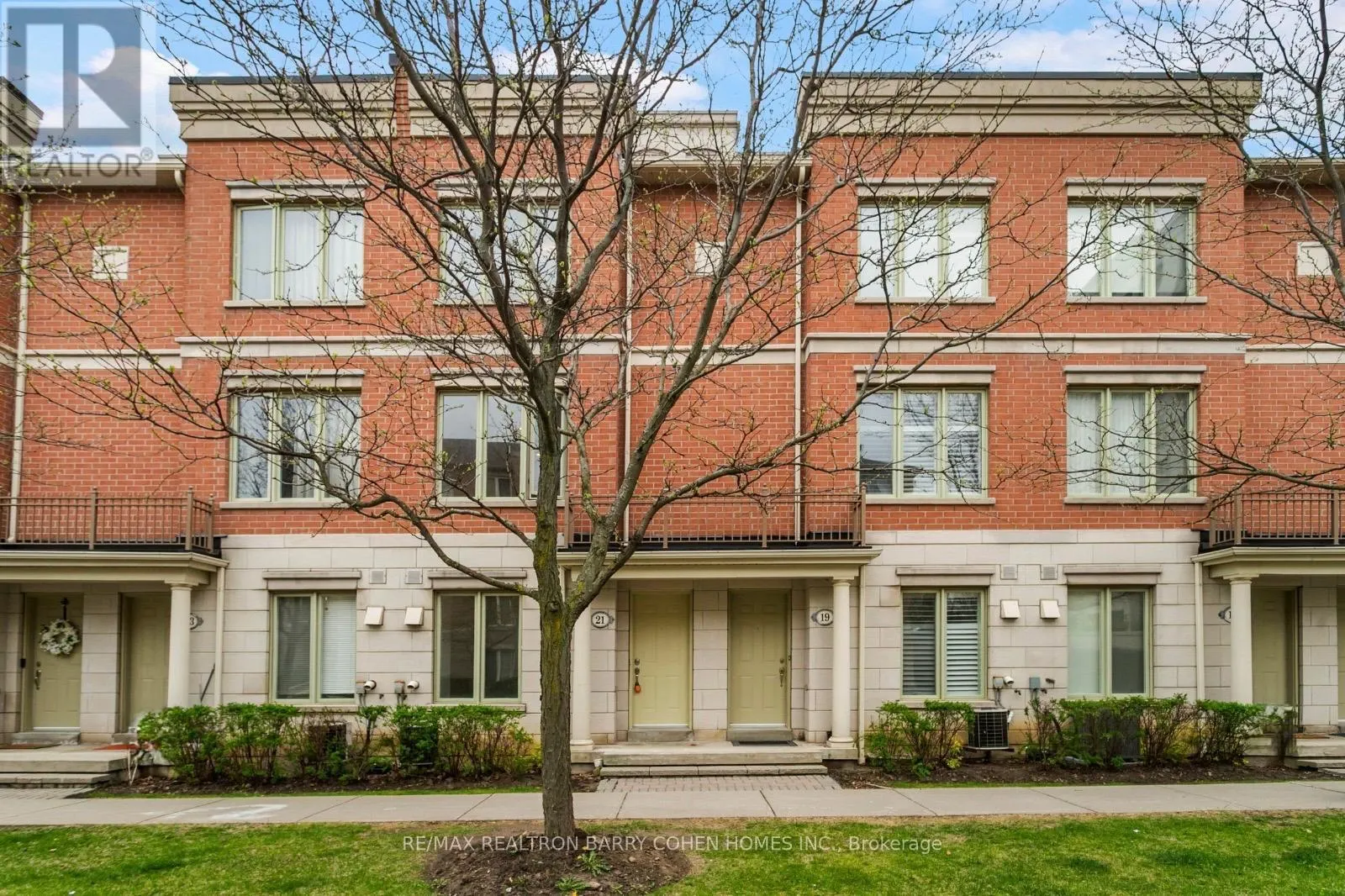21 GALLERIA PARKWAY