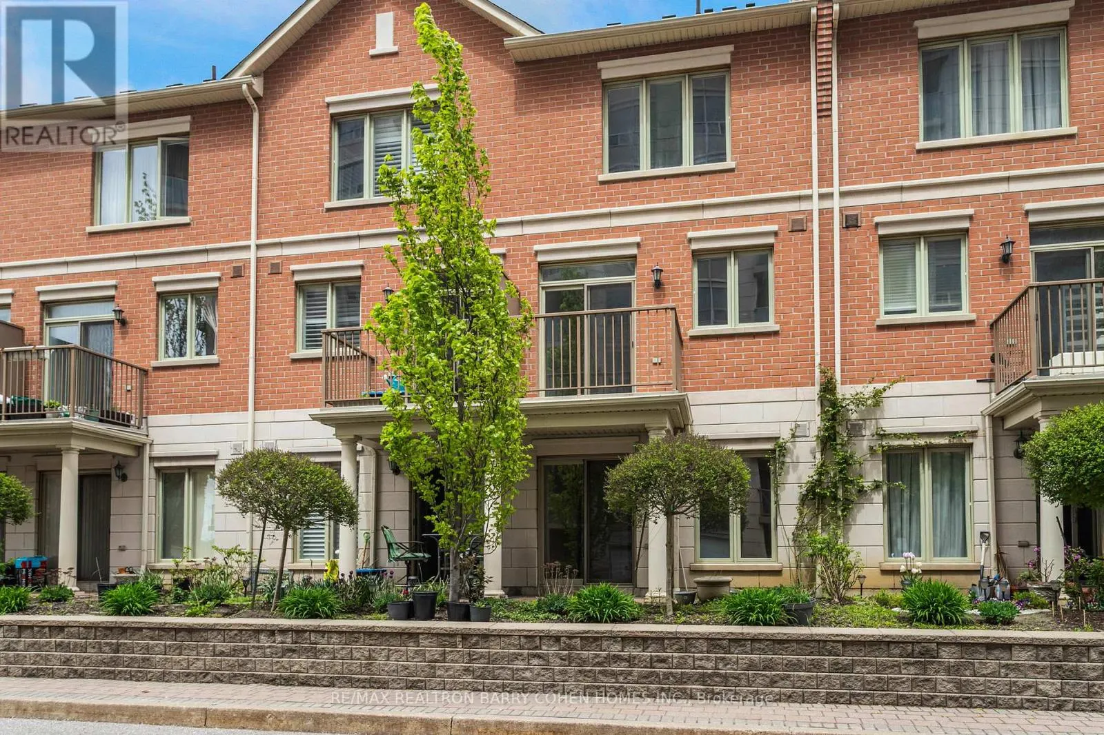 21 GALLERIA PARKWAY