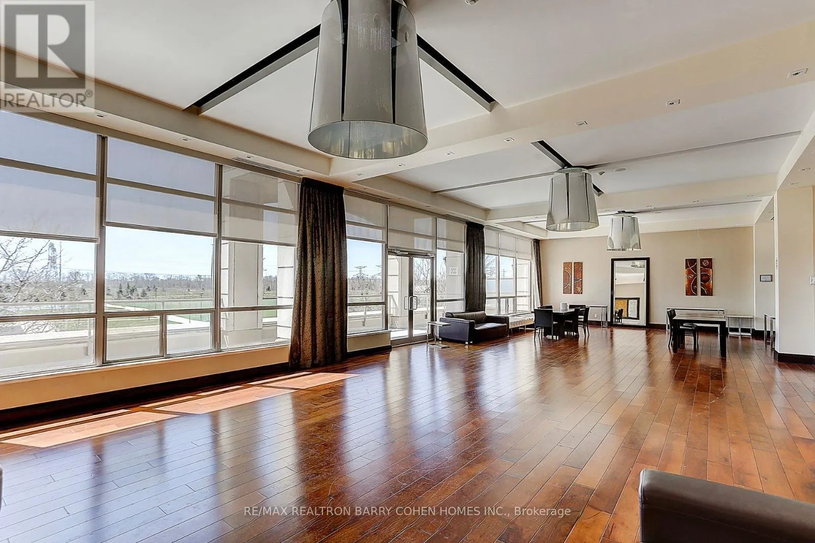 21 GALLERIA PARKWAY