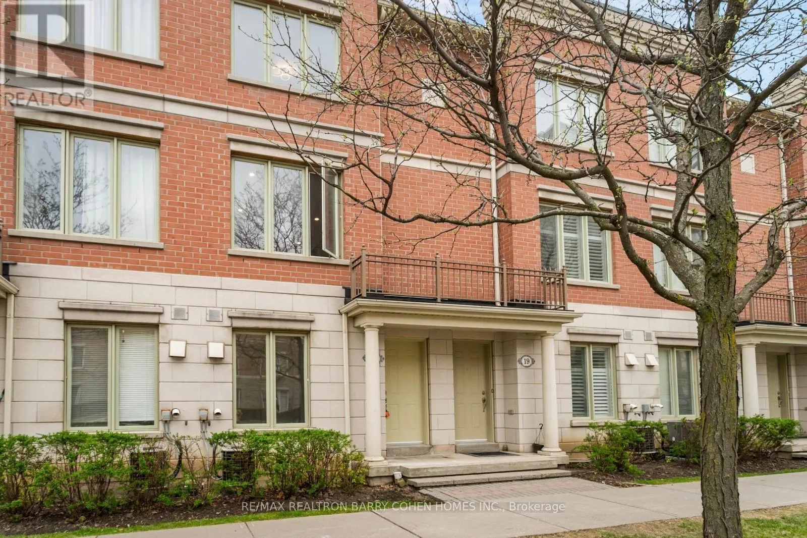 21 GALLERIA PARKWAY