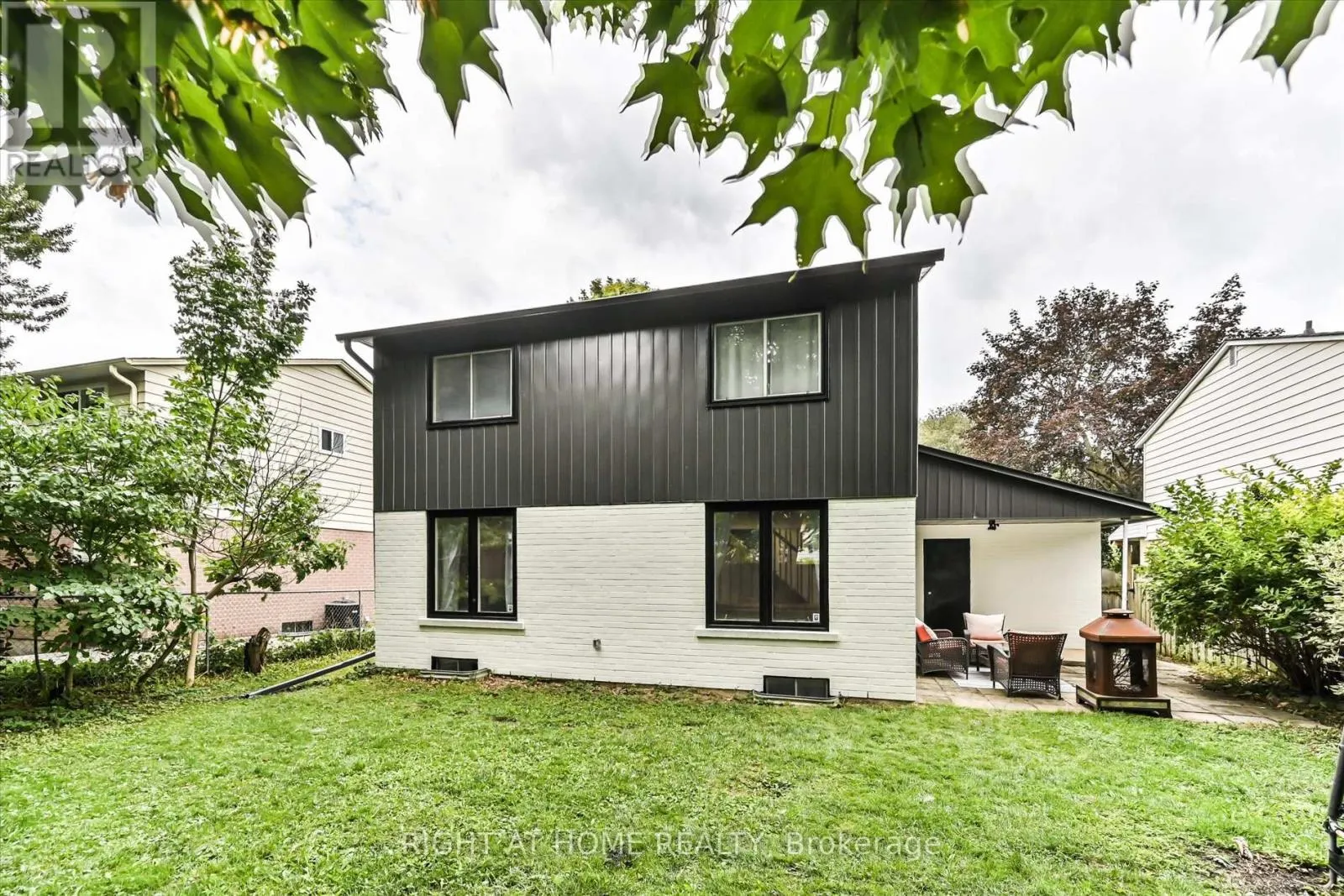 385 BORDEN AVENUE