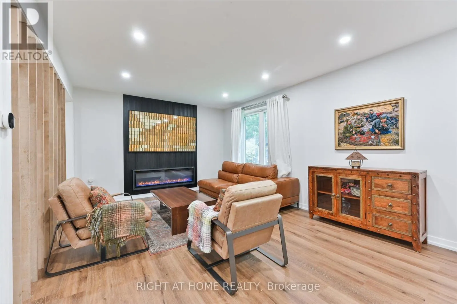 385 BORDEN AVENUE