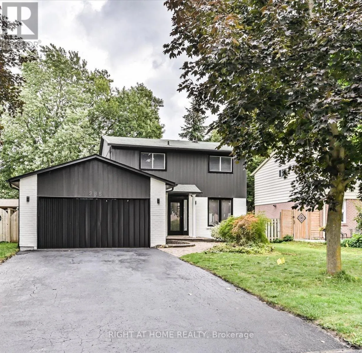 385 BORDEN AVENUE