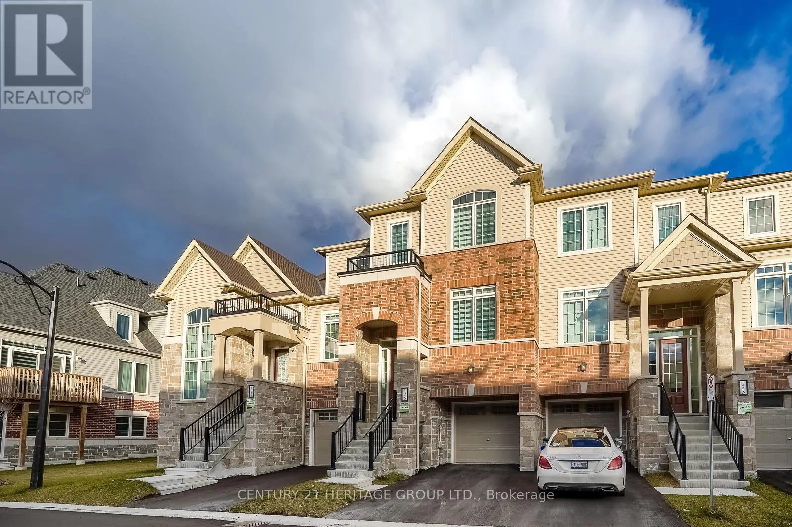 125 LYALL STOKES CIRCLE