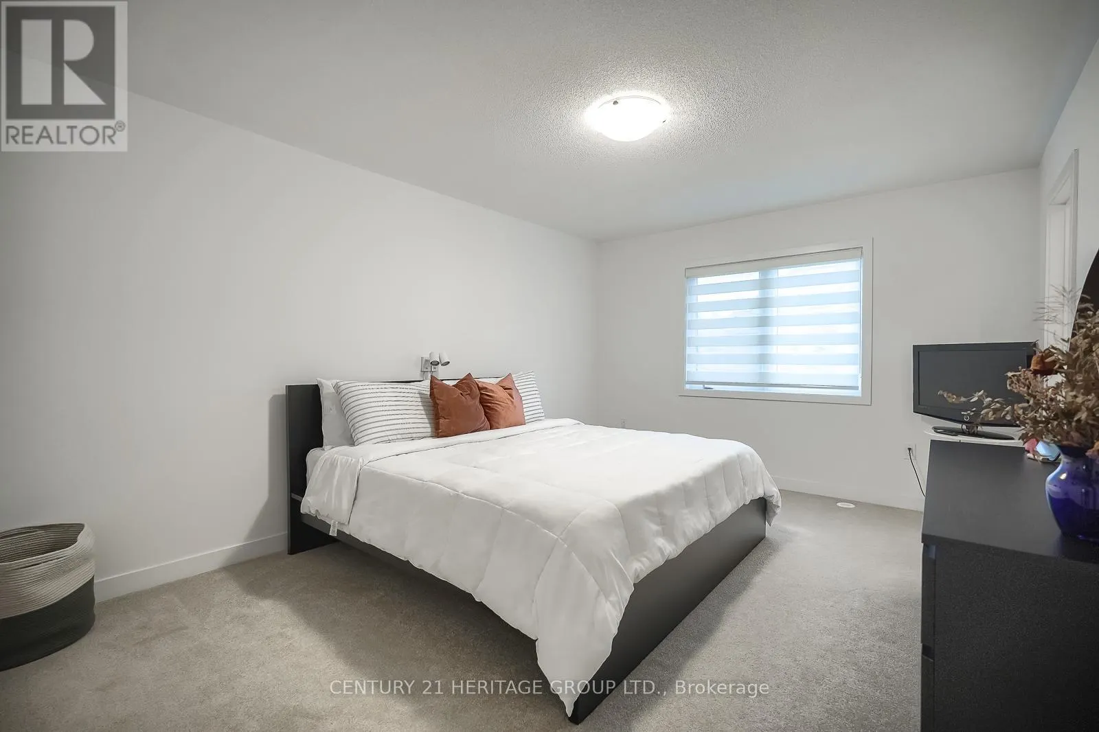 125 LYALL STOKES CIRCLE