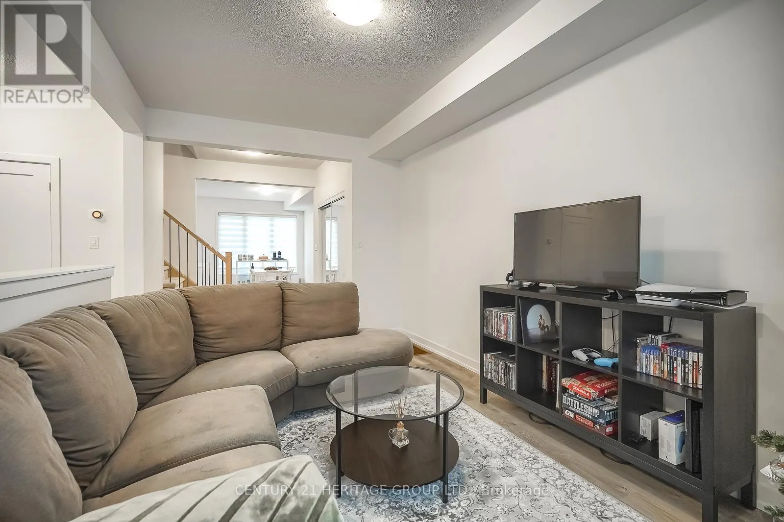 125 LYALL STOKES CIRCLE