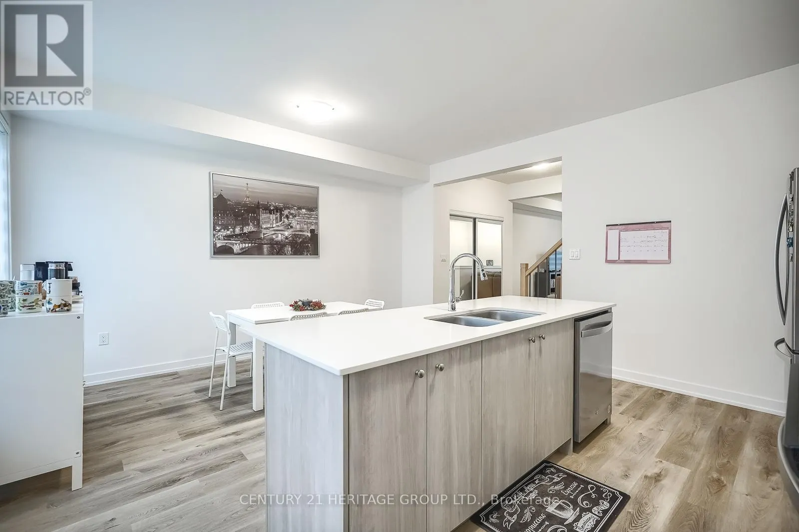 125 LYALL STOKES CIRCLE