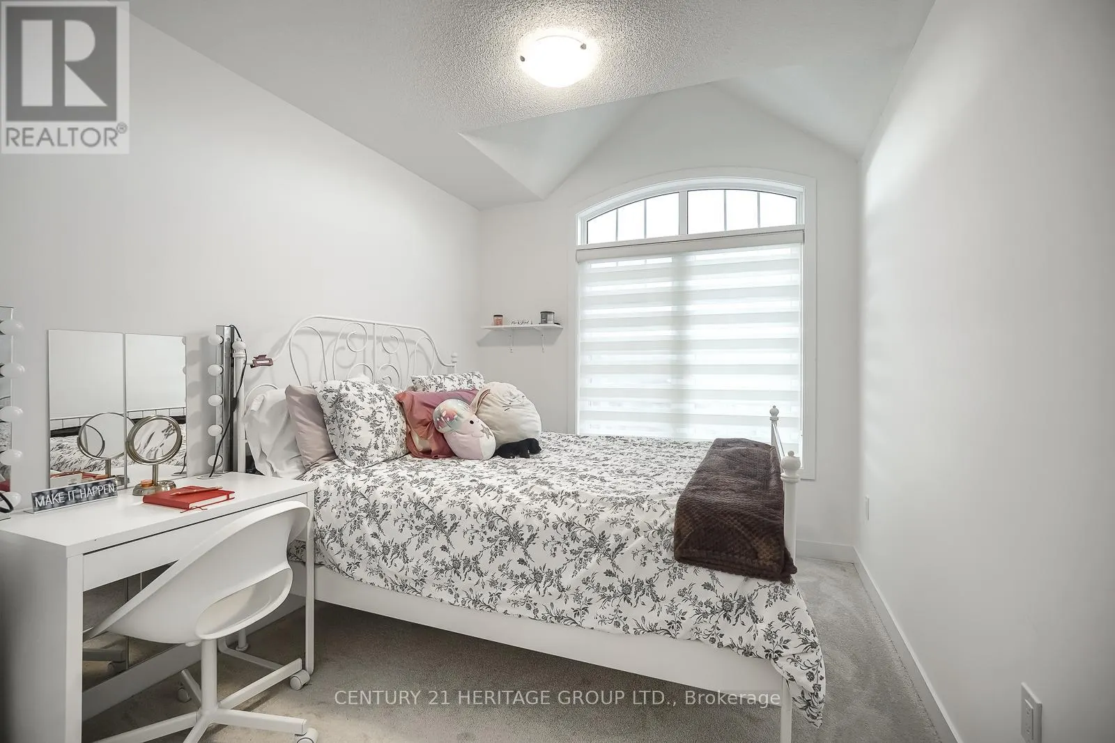 125 LYALL STOKES CIRCLE