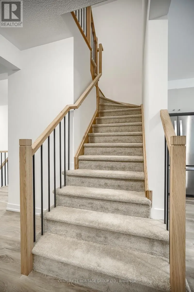 125 LYALL STOKES CIRCLE