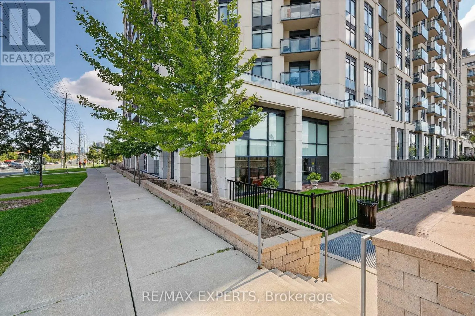 6 - 12 WOODSTREAM BOULEVARD